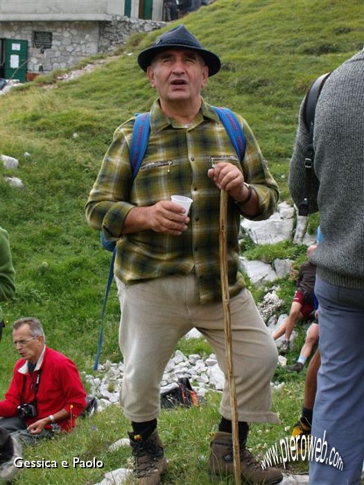 15 UN ALLEGRO SIGNORE CHE CANTA.....jpg